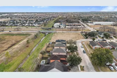 13615 Ambrose Street, Houston, TX 77045 - Photo 32
