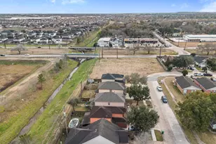 13615 Ambrose St, Houston, TX 77045 - Photo 32