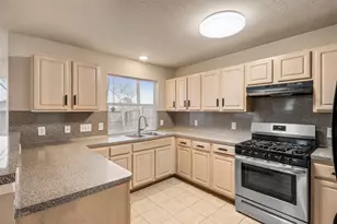 13615 Ambrose St, Houston, TX 77045 - Photo 12