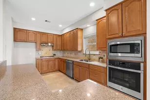 6838 Portuguese Bend Dr, Missouri City, TX 77459 - Photo 10