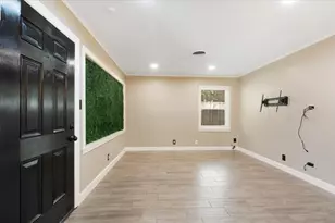 4701 W 43rd St, Houston, TX 77092 - Photo 2