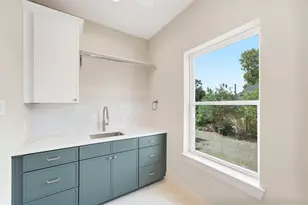 8555 Forum Dr, Houston, TX 77055 - Photo 16