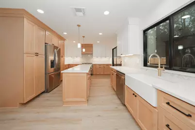 203 S Pathfinders Circle, Spring, TX 77381 - Photo 32