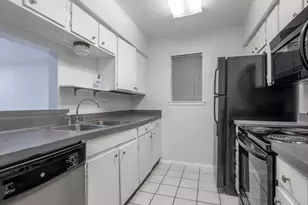 4643 Wild Indigo St, Houston, TX 77027 - Photo 4