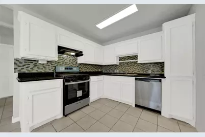 106 Hanover St, Houston, TX 77012 - Photo 6