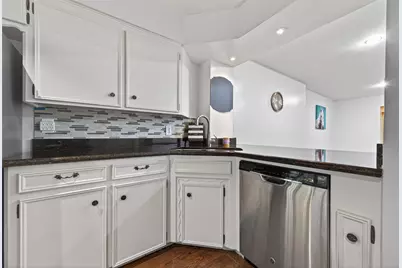 5530 Holly Street #F, Houston, TX 77081 - Photo 8
