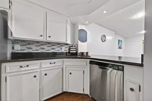 5530 Holly St, Houston, TX 77081 - Photo 8