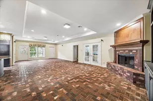 42 Patti Lynn Ln, Houston, TX 77024 - Photo 8