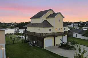 2009 Oceanview Dr, Seabrook, TX 77586 - Photo 2