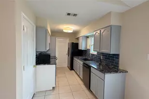 1808 Dolphin Dr, Seabrook, TX 77586 - Photo 14