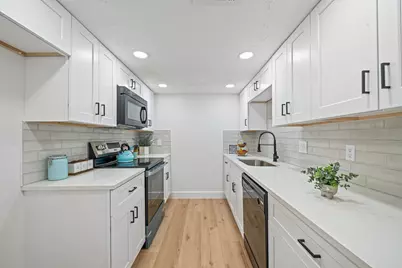 8726 Wilcrest Drive #8726, Houston, TX 77099 - Photo 2