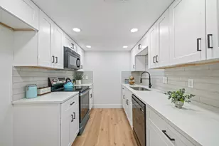 8726 Wilcrest Dr, Houston, TX 77099 - Photo 2