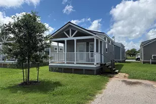 3127 Maverick Loop, Oyster Creek, TX 77541 - Photo 2