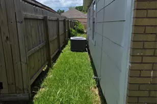 10606 Rubin St, Houston, TX 77047 - Photo 4