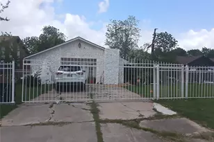 17211 Woodburn Dr Dr, Houston, TX 77049 - Photo 1