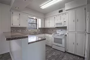 4 Barre Ln, Huntsville, TX 77320 - Photo 8