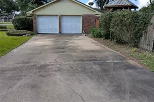 1206 Terrace Dr, Alvin, TX 77511 - Photo 2