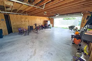 1316 Winnie St, Galveston, TX 77550 - Photo 38
