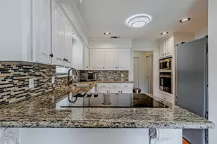 10307 Piping Rock Ln, Houston, TX 77042 - Photo 2