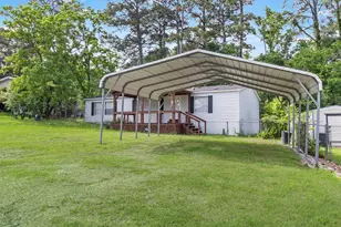 121 E Oak Shadows, Onalaska, TX 77360 - Photo 2
