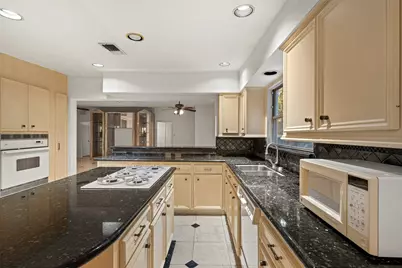 2927 Rockyridge Drive, Houston, TX 77063 - Photo 12