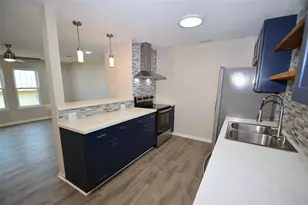 1725 Avenue O, Galveston, TX 77550 - Photo 2