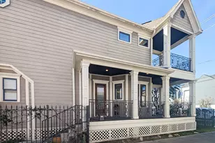 1126 W 17th St, Houston, TX 77008 - Photo 2