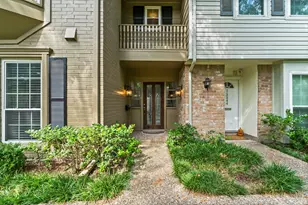 13346 Trail Hollow Dr, Houston, TX 77079 - Photo 2