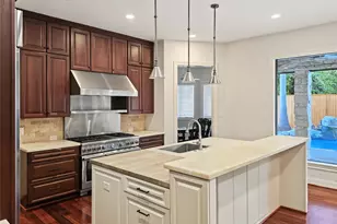 12018 Surrey Ln, Bunker Hill Village, TX 77024 - Photo 14