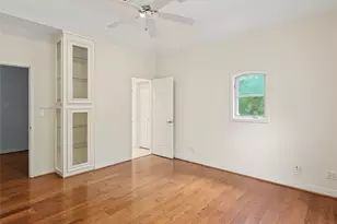 12018 Surrey Ln, Bunker Hill Village, TX 77024 - Photo 46