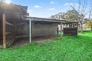 21503 Pecan Bend Rd, Damon, TX 77430 - Photo 36