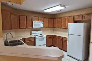 202 Canterbury Dr, Conroe, TX 77303 - Photo 4