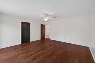 10707 Boardwalk St, Houston, TX 77042 - Photo 34