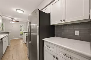 10180 Longmont Dr, Houston, TX 77042 - Photo 16