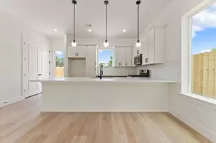 9119 Henrietta St, Houston, TX 77088 - Photo 6