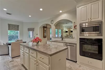 11 Filigree Pines Place, The Woodlands, TX 77382 - Photo 16