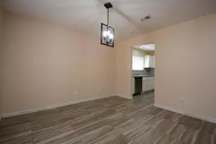15 S Tallowberry Dr, The Woodlands, TX 77381 - Photo 4