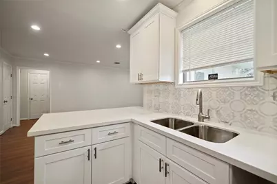 1807 Shadow Bend Drive, Houston, TX 77043 - Photo 10
