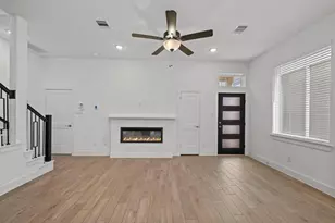 527 Pk Hl Ct, Stafford, TX 77477 - Photo 2