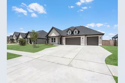 10006 Goliad Drive, Mont Belvieu, TX 77523 - Photo 2