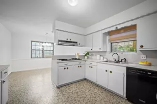 5619 Sheraton Oaks Dr, Houston, TX 77091 - Photo 6