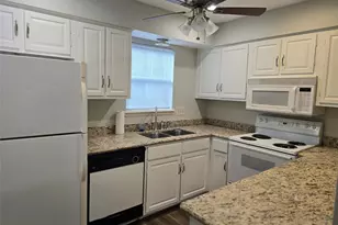 12968 Trail Hollow Dr, Houston, TX 77079 - Photo 8