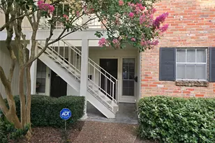 12968 Trail Hollow Dr, Houston, TX 77079 - Photo 2