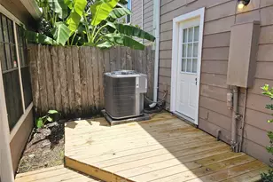 17303 Saturn Ln, Houston, TX 77058 - Photo 18