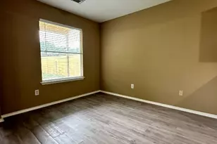 6910 Bayou Crest Dr, Houston, TX 77088 - Photo 4