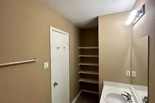 6910 Bayou Crest Dr, Houston, TX 77088 - Photo 12