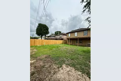 6910 Bayou Crest Drive, Houston, TX 77088 - Photo 18