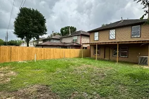 6910 Bayou Crest Dr, Houston, TX 77088 - Photo 18