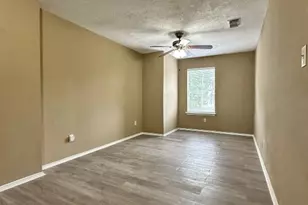 6910 Bayou Crest Dr, Houston, TX 77088 - Photo 10