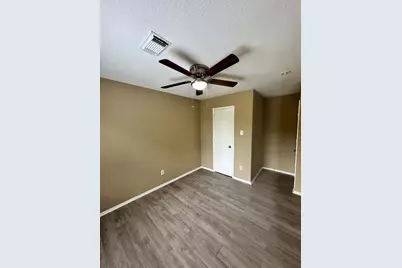 6910 Bayou Crest Drive, Houston, TX 77088 - Photo 16